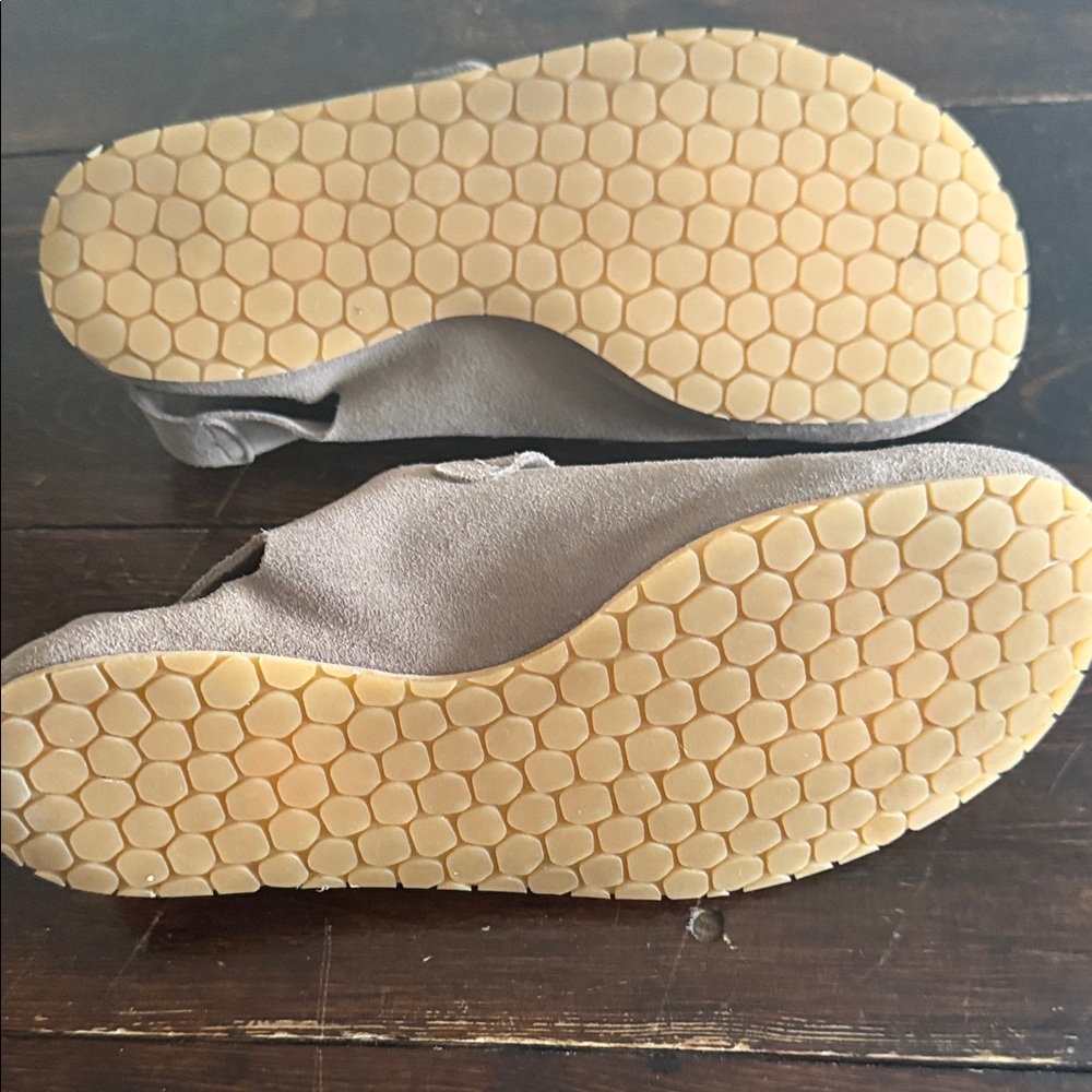 Mukishoes Barefoot Clogs - Picture 2 of 7